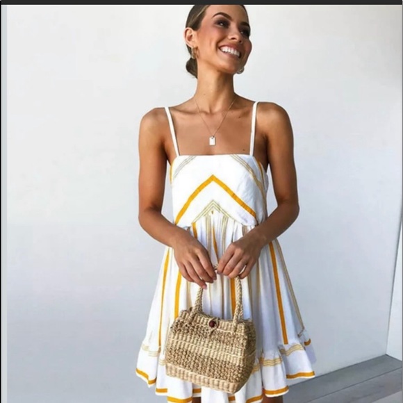 Dresses & Skirts - Boutique dress!! Perfect for Fall!